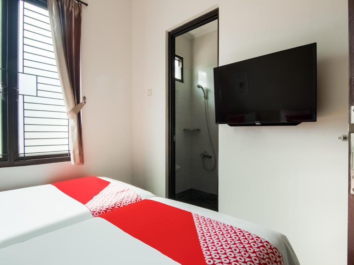 Oyo 3824 Columbus Residence J1 Telukjambe Esterno foto