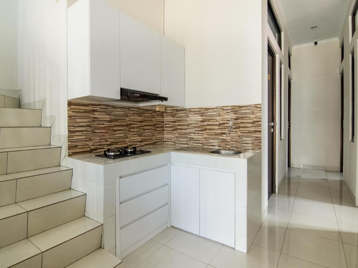 Oyo 3824 Columbus Residence J1 Telukjambe Esterno foto