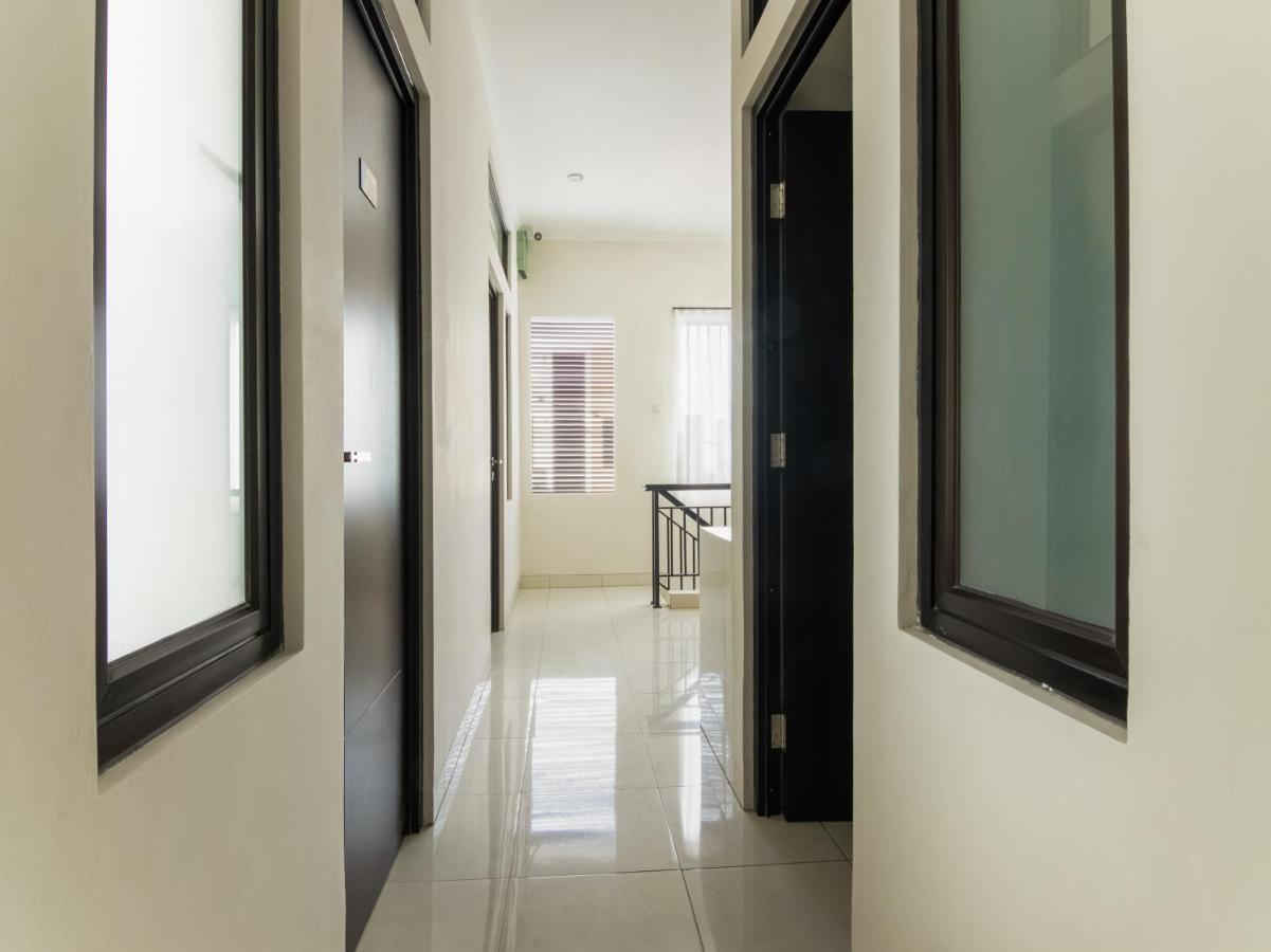 Oyo 3824 Columbus Residence J1 Telukjambe Esterno foto