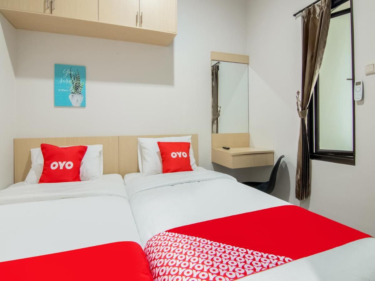 Oyo 3824 Columbus Residence J1 Telukjambe Esterno foto